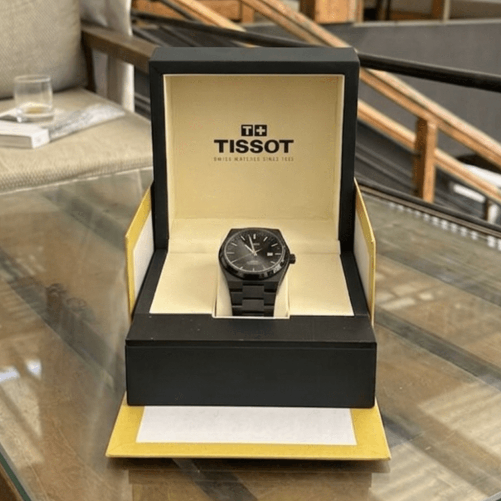 Tissot PRX "Full Black" Chronos – L'Incontournable Suisse