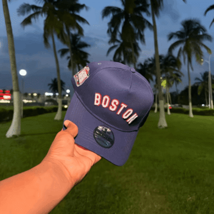 Boston Heritage Navy – L’Élégance Athlétique au Style Intemporel